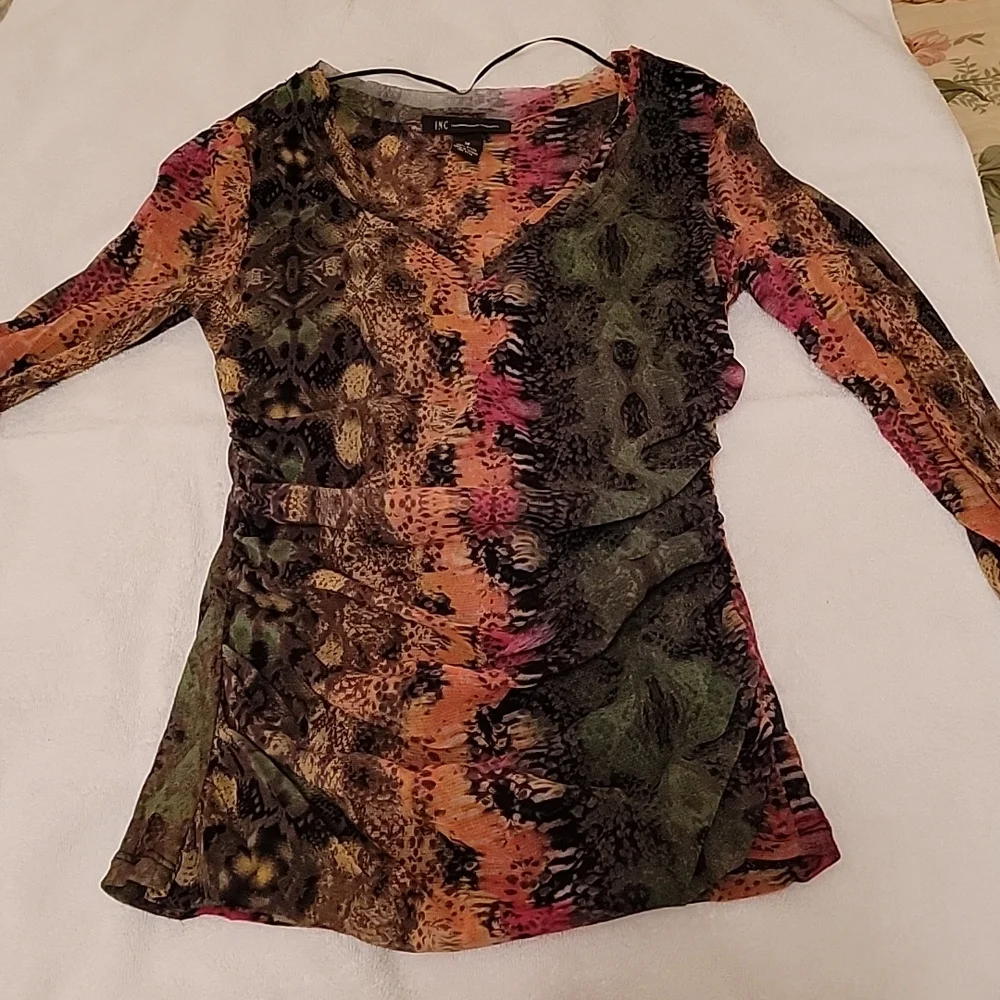 Brand New. Never Worn. Colorful Tunic Top. Size Medium - Picture 4 of 4